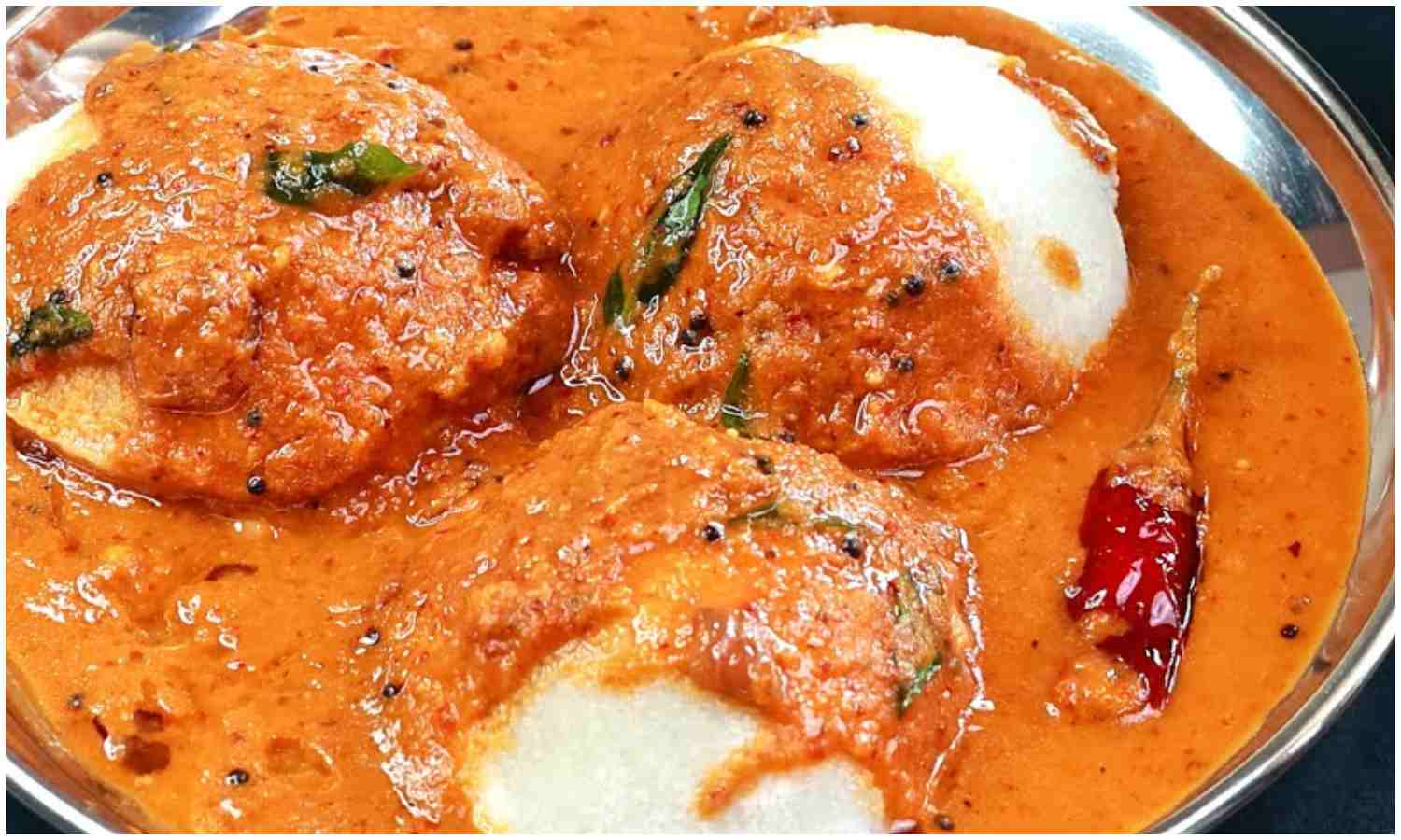 shallots and dried chilli chammanthi